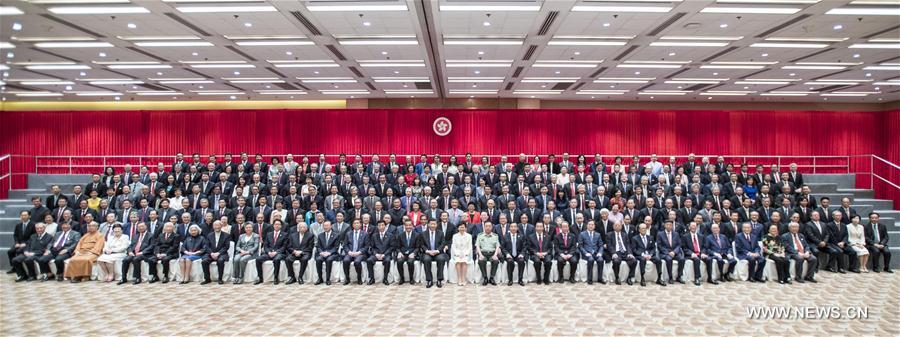 Le président chinois Xi Jinping rencontre des dignitaires de Hong Kong