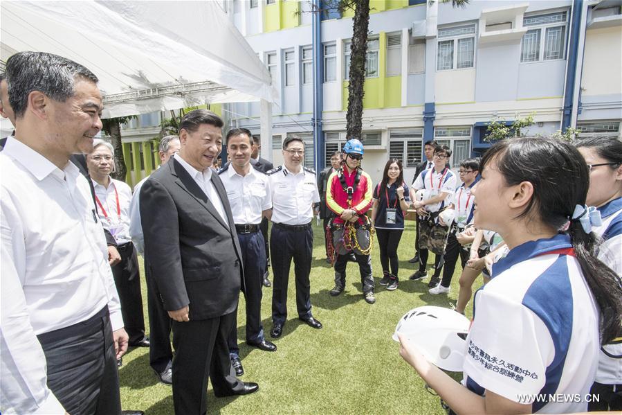 Xi Jinping appelle les jeunes hongkongais à servir Hong Kong et le pays