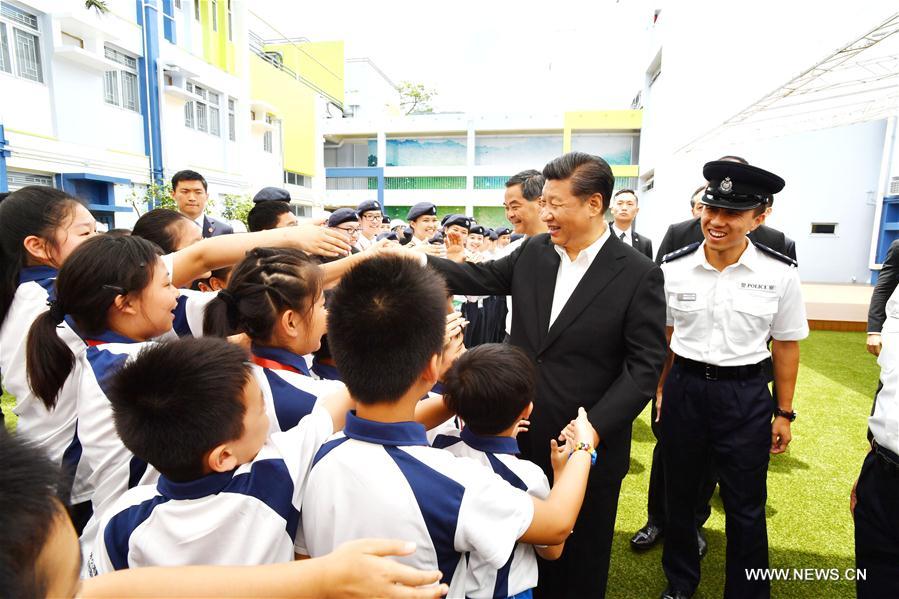 Xi Jinping appelle les jeunes hongkongais à servir Hong Kong et le pays