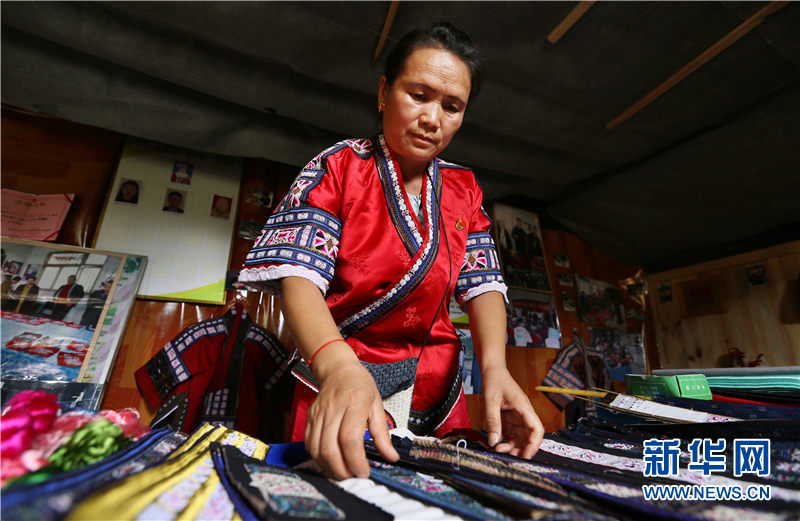 Une formation de broderie pour les femmes de l'ethnie Miao