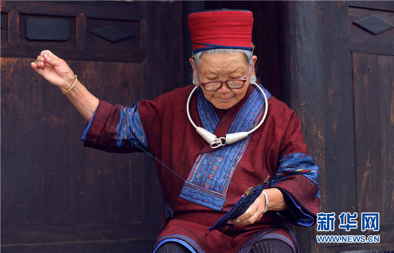 Une formation de broderie pour les femmes de l'ethnie Miao