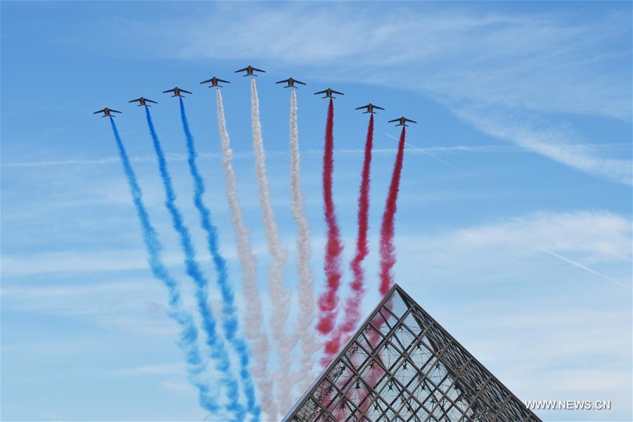 Le président fran?ais préside le traditionnel défilé militaire pour la fête nationale