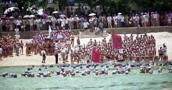 Gulangyu : traversée symbolique à la nage de la baie de Lujiang