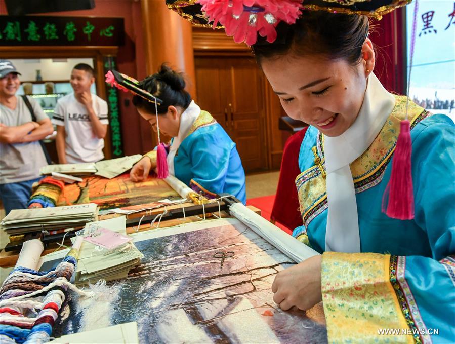 Chine : exposition de broderie à Harbin