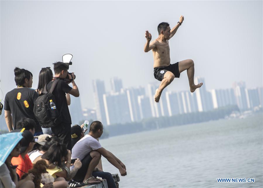 Wuhan?: l'art du plongeon pour se rafra?chir