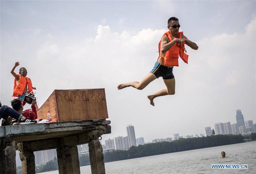 Wuhan?: l'art du plongeon pour se rafra?chir