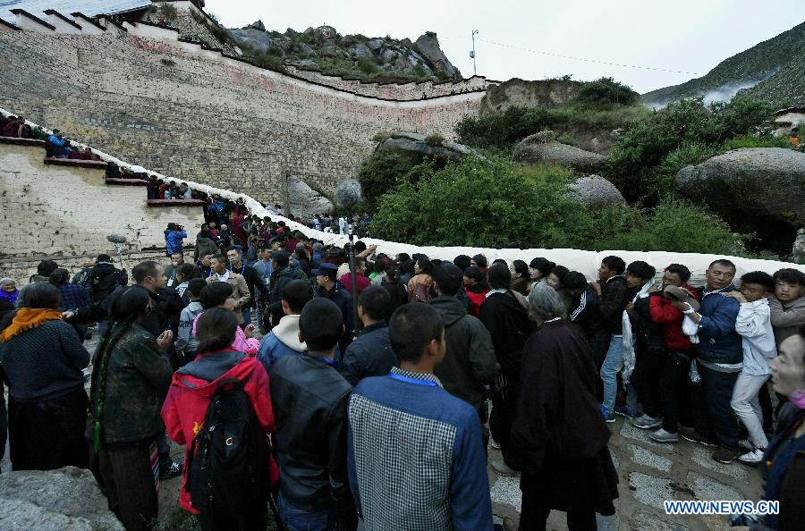 Chine : Lhassa célèbre le festival du Shoton