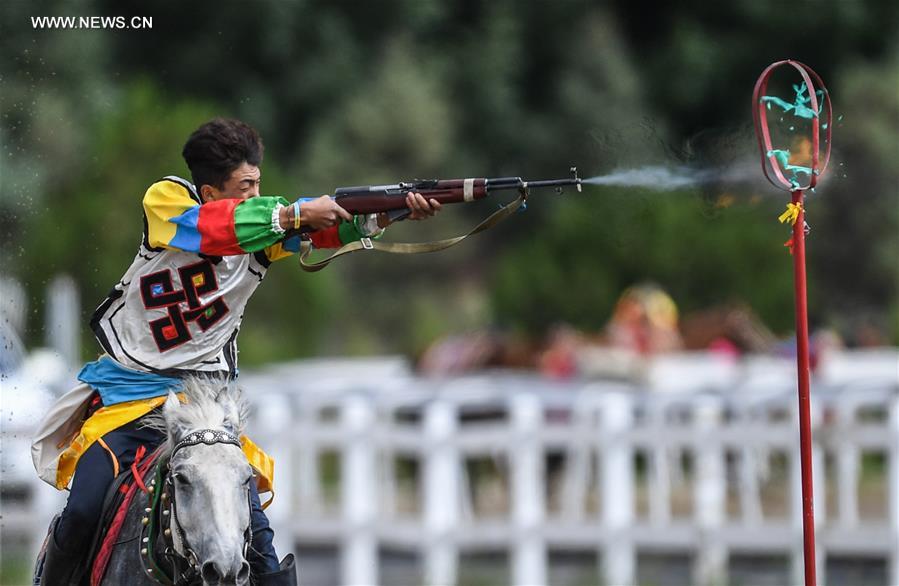 Ouverture à Lhassa du festival Shoton 