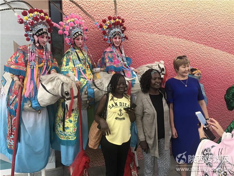 Le spectaculaire carnaval du Shaanxi à l'Expo internationale d'Astana