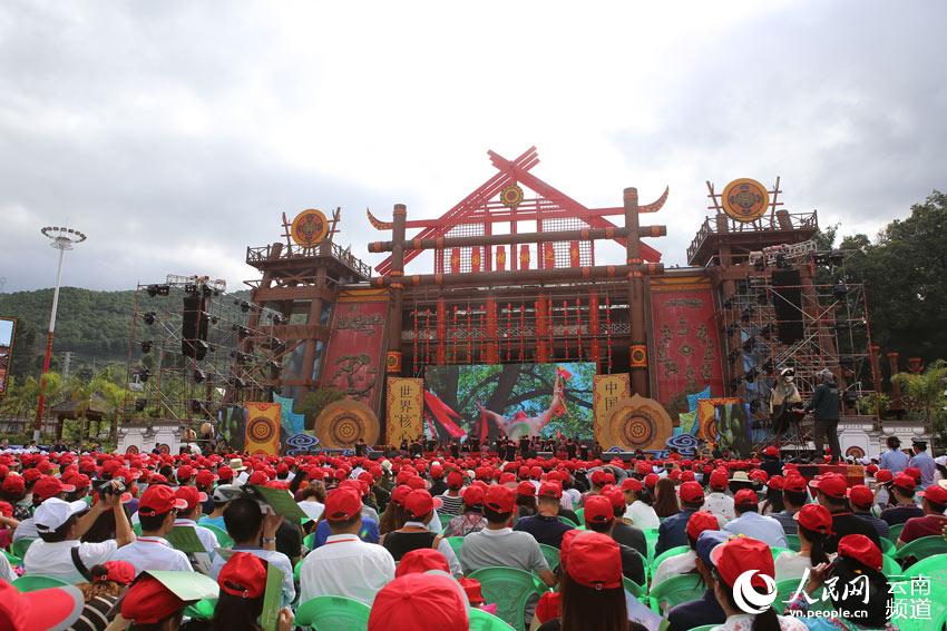 Photos : festival des noix dans un village du Yunnan