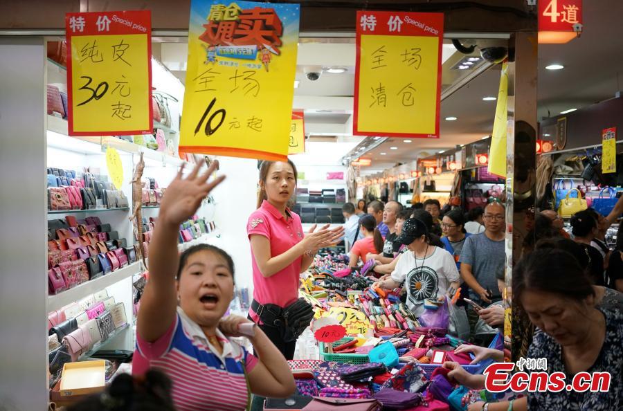 Beijing: les toutes dernières soldes du marché de Tianyi