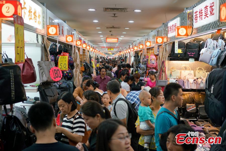 Beijing: les toutes dernières soldes du marché de Tianyi