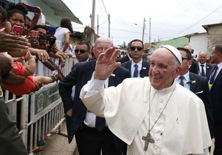 Le Pape Fran?ois blessé dans un accident de papamobile en Colombie