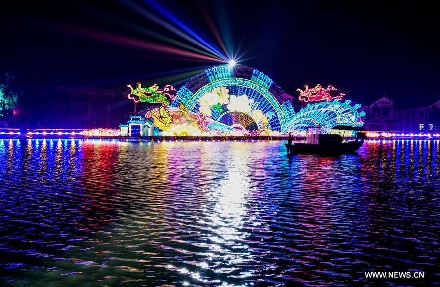 Jiangsu : des lanternes colorées pour célébrer la fête de la Lune