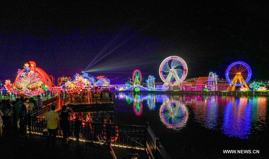 Jiangsu : des lanternes colorées pour célébrer la fête de la Lune