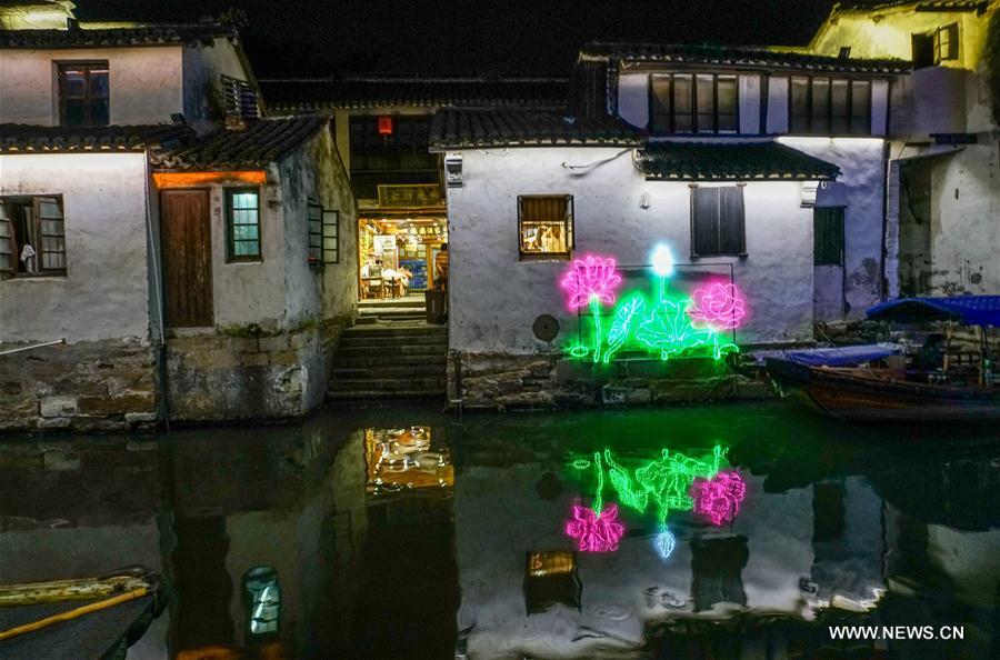 Jiangsu : des lanternes colorées pour célébrer la fête de la Lune