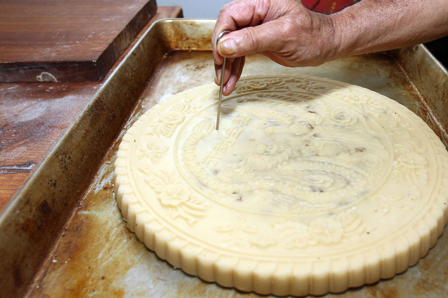 Un septuagénaire fait un tabac avec ses gateaux de lune