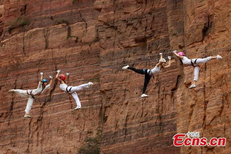 Pratique extrême du yoga à Luoyang