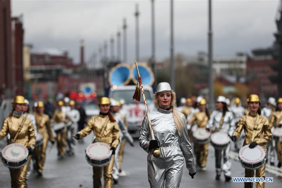 Russie : défilé du Festival mondial de la jeunesse et des étudiants 2017