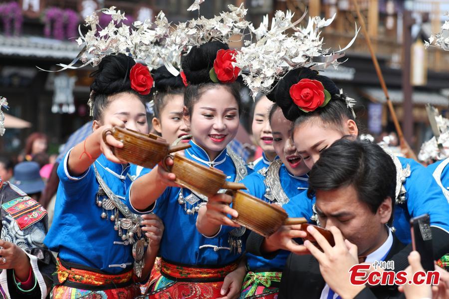 Un Banquet géant en plein air dans le Guizhou