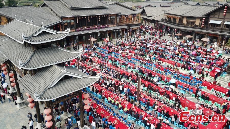 Un Banquet géant en plein air dans le Guizhou