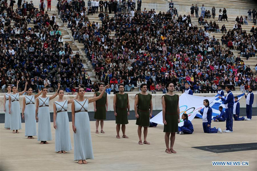 JO d'hiver : remise de la flamme olympique à Athènes