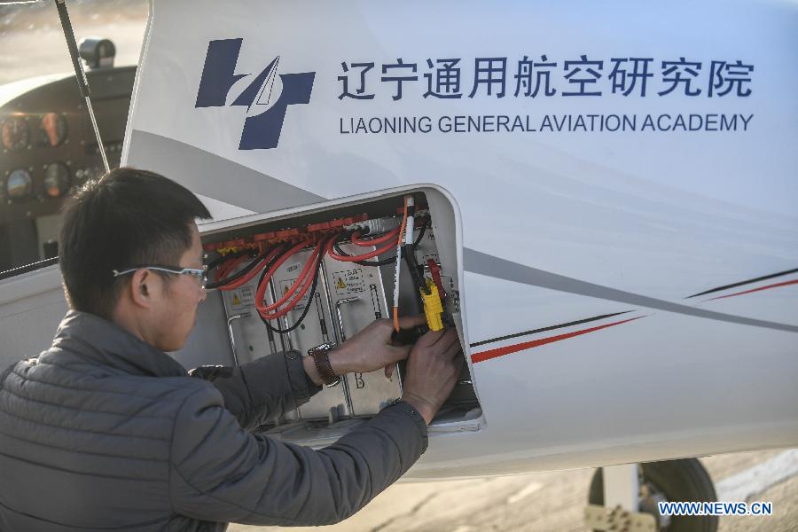 Une version améliorée du premier avion électrique chinois prend son envol