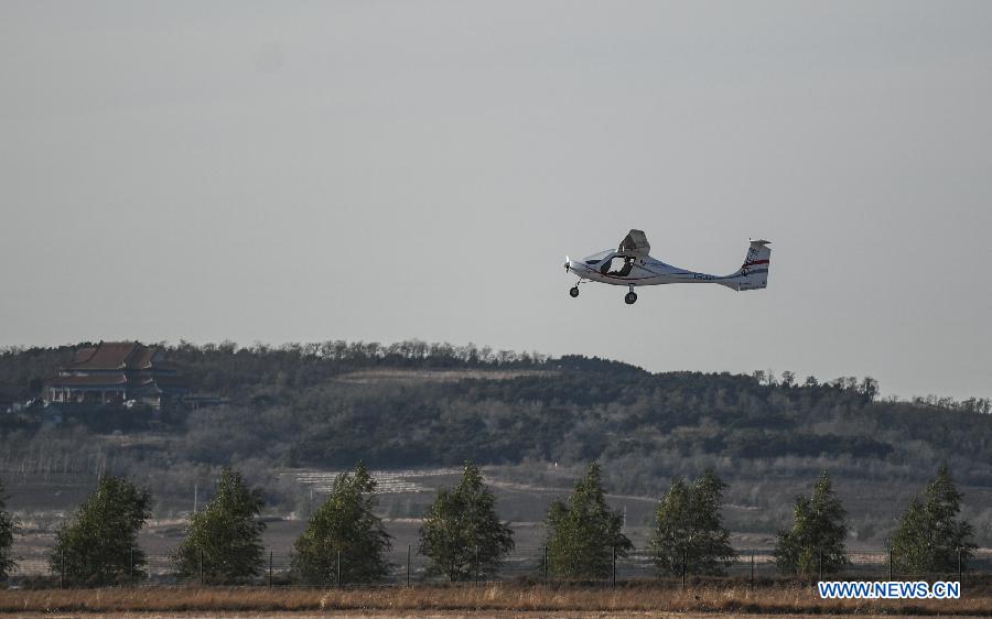 Une version améliorée du premier avion électrique chinois prend son envol