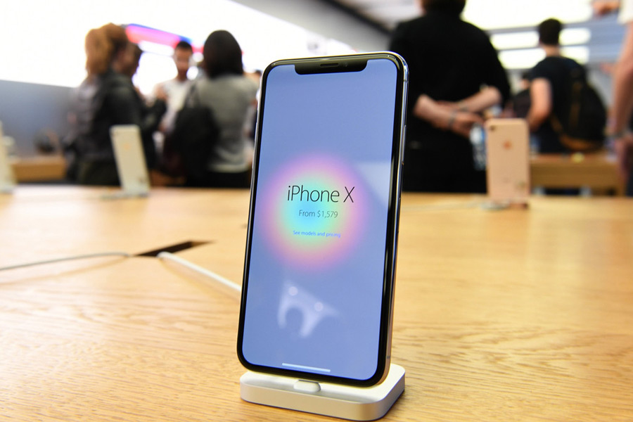 Les fans d'Apple du monde entier font la queue pour l'iPhone X