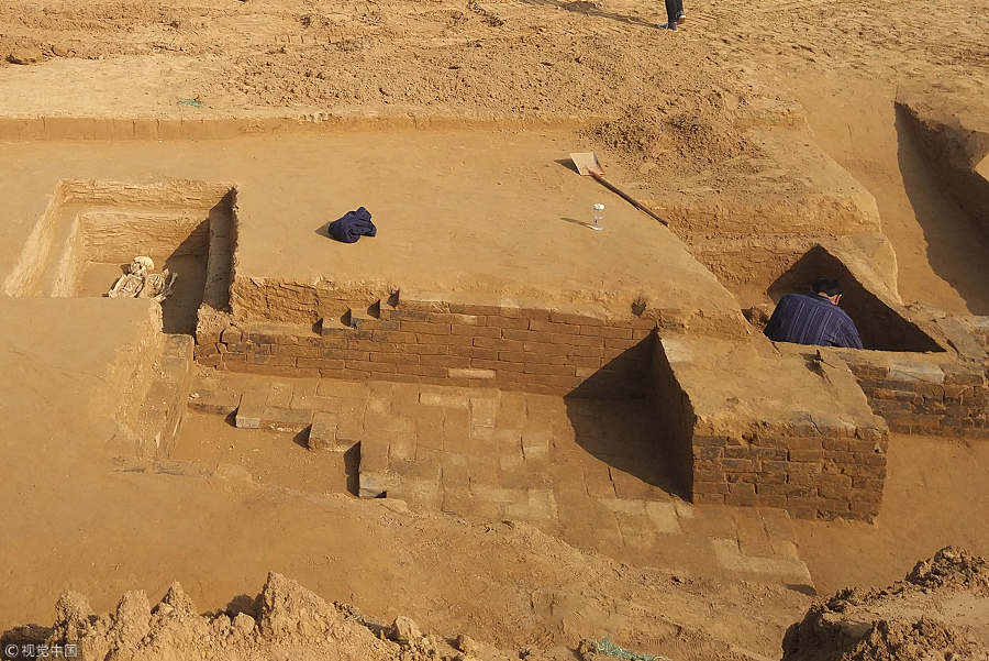 Découverte d'un complexe de 73 tombes anciennes dans le Henan