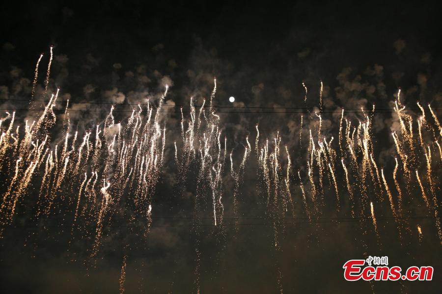 Une ville chinoise sous les feux d'artifice