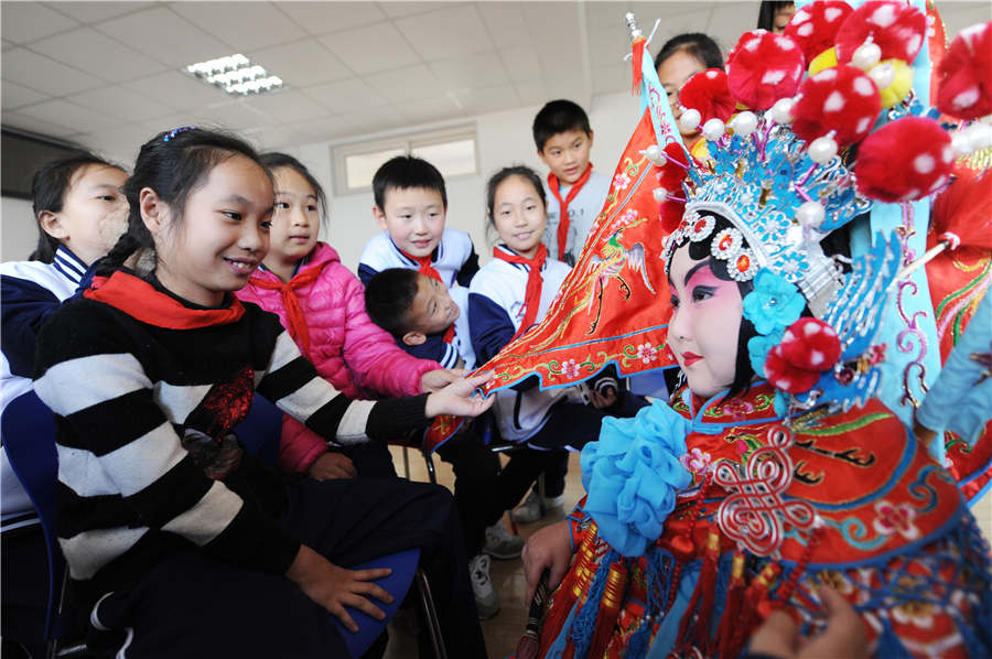 De jeunes Chinois passionnés par l'Opéra de Pékin