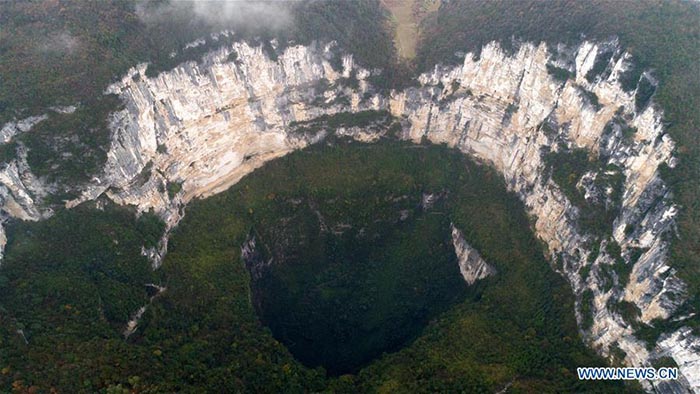 Le village de Xiaozhai et sa cavité la plus profonde du monde 