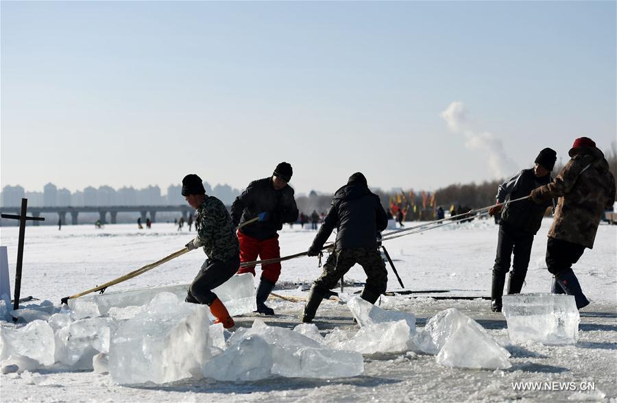 Harbin se prépare pour son festival de sculptures de glace