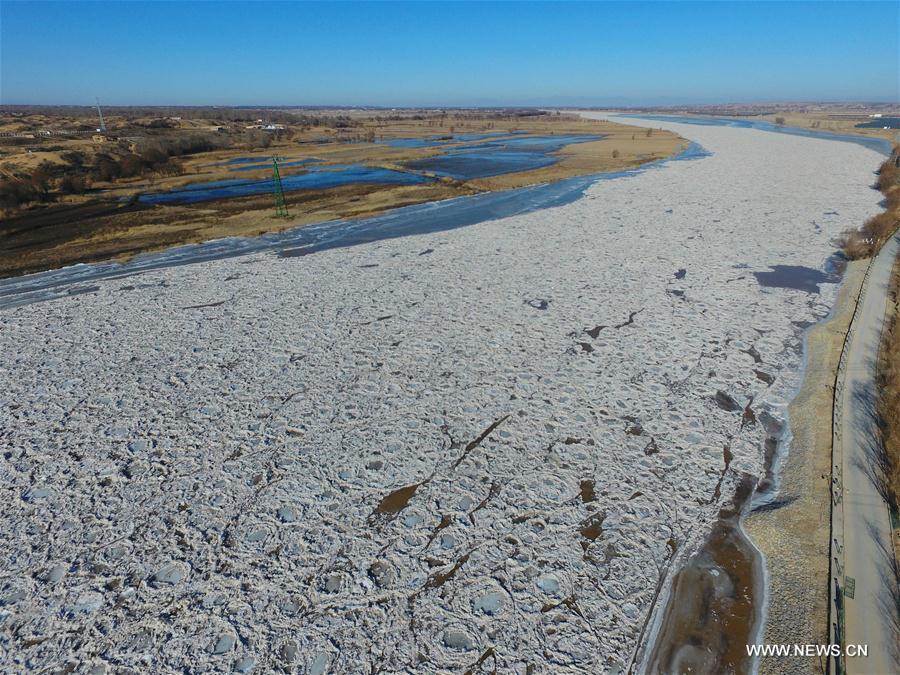 Le Fleuve Jaune dans la rudesse de l'hiver