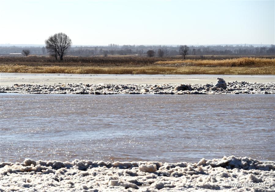 Le Fleuve Jaune dans la rudesse de l'hiver