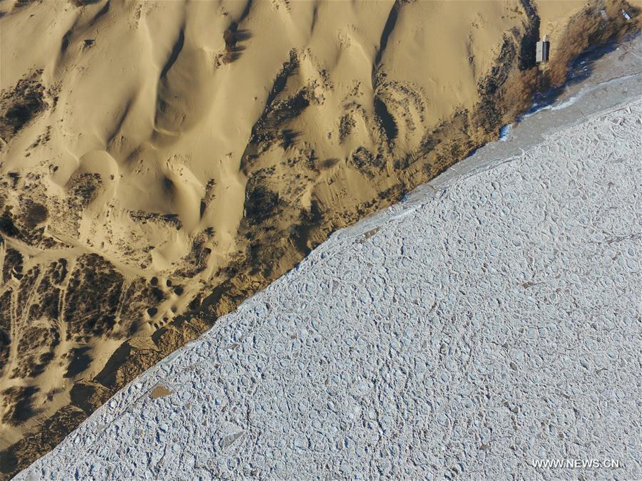 Le Fleuve Jaune dans la rudesse de l'hiver