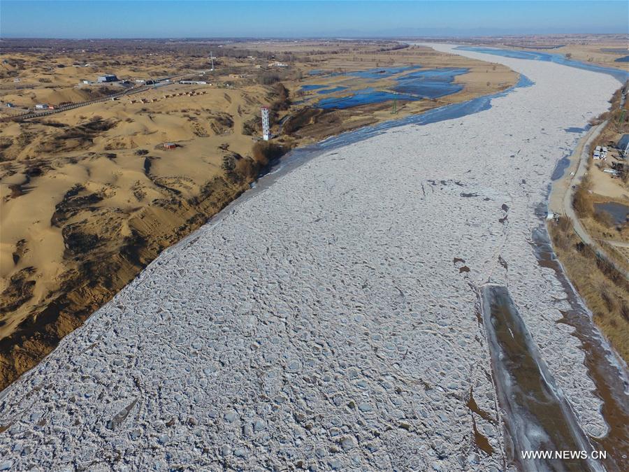 Le Fleuve Jaune dans la rudesse de l'hiver