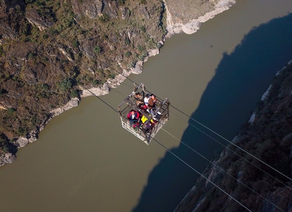 Lutte contre la pauvreté : la Chine modernise ses routes et ponts dans les zones rurales