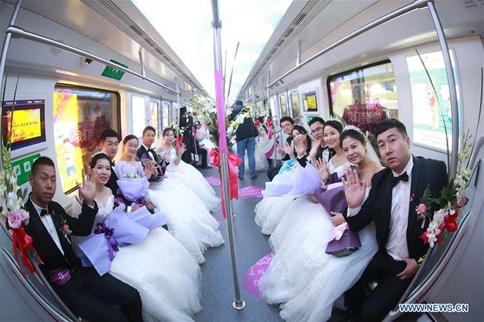 Mariage collectif dans une station de métro à Wuhan