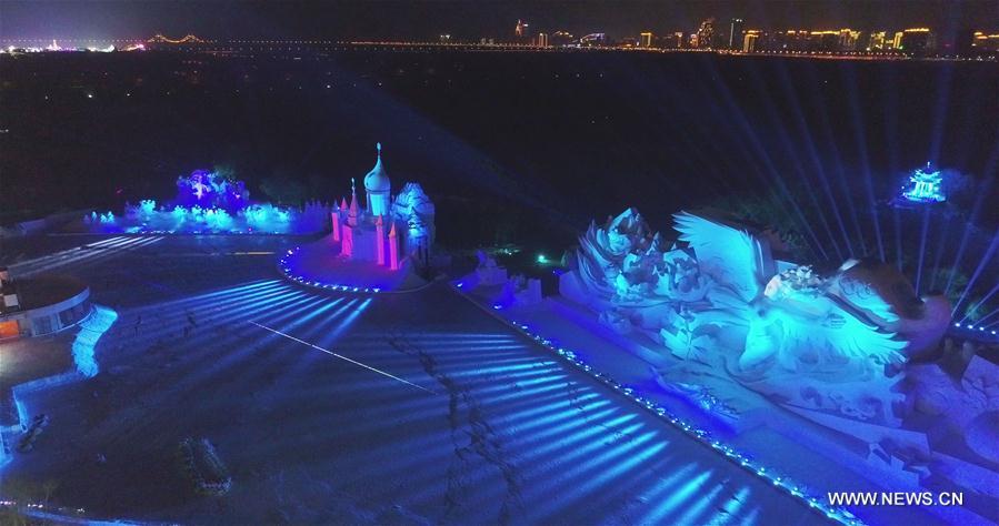 Spectacle de neige et de lumière à Harbin