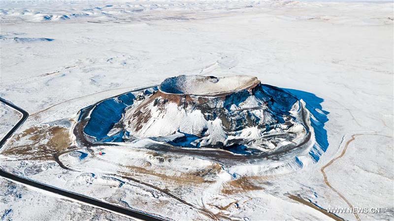 Mongolie intérieure : images de la cha?ne volcanique Ulan Hada