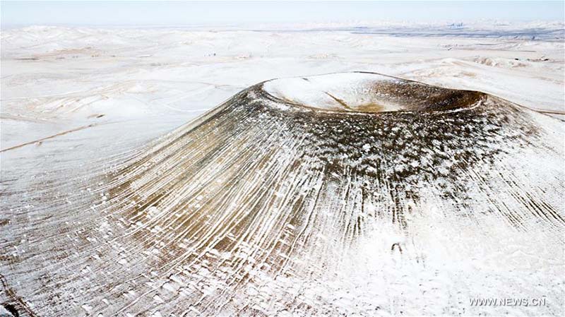 Mongolie intérieure : images de la cha?ne volcanique Ulan Hada