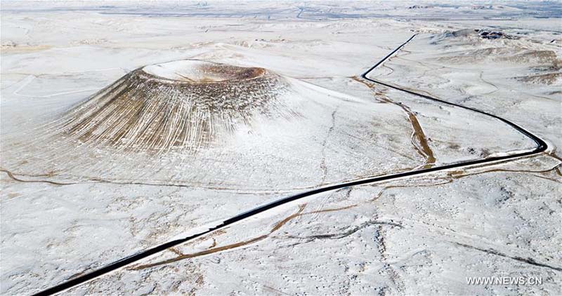 Mongolie intérieure : images de la cha?ne volcanique Ulan Hada