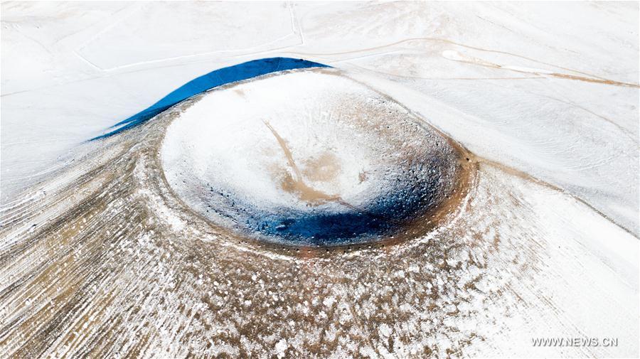 Mongolie intérieure : images de la cha?ne volcanique Ulan Hada