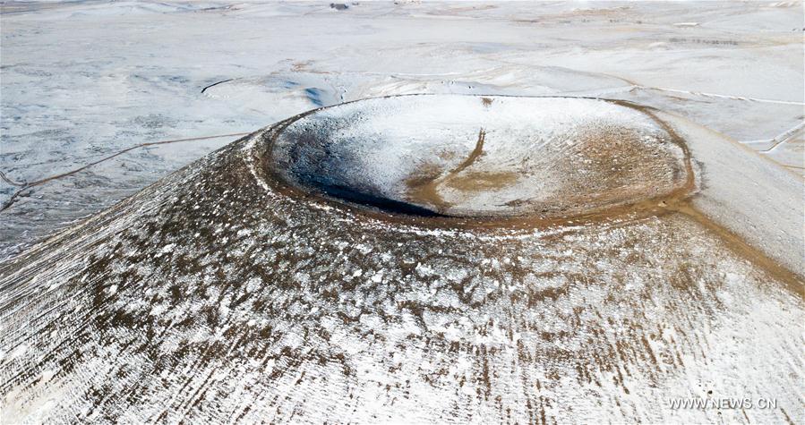 Mongolie intérieure : images de la cha?ne volcanique Ulan Hada