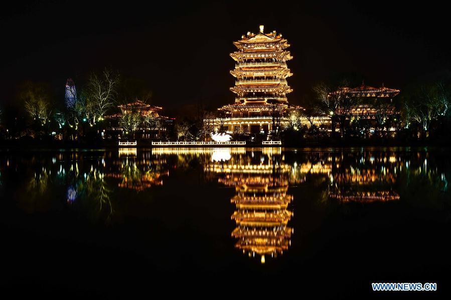 Jinan : le lac Daming dans la nuit