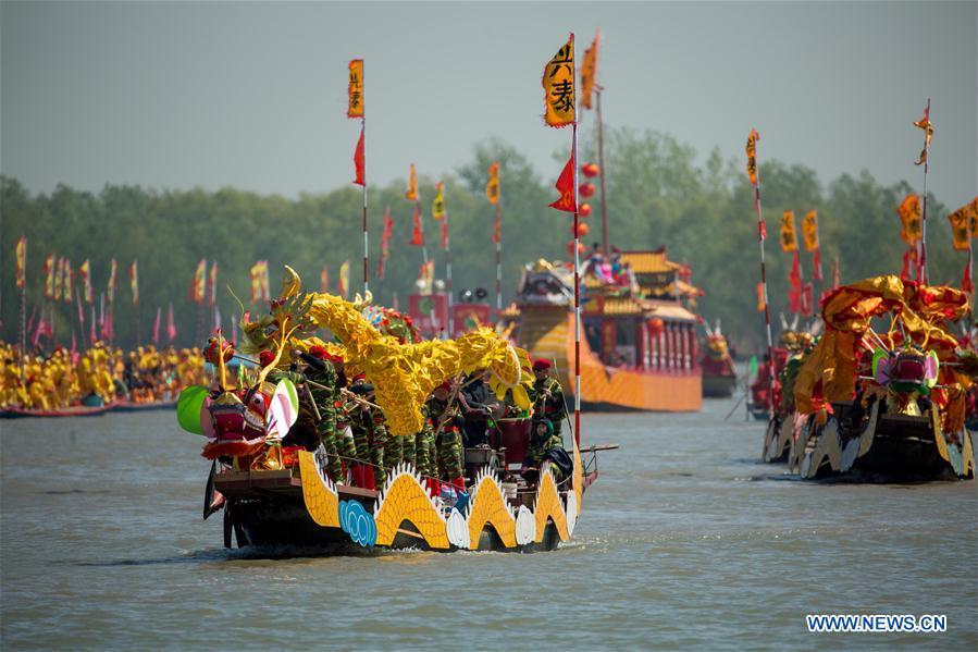 Le festival des bateaux de Qintong à Taizhou