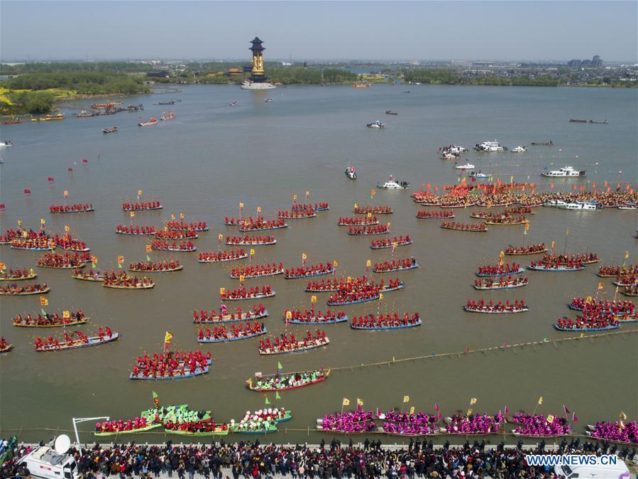 Le festival des bateaux de Qintong à Taizhou