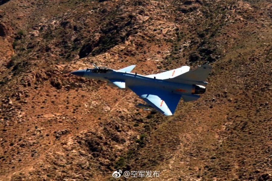 Chine : mise en service du nouvel avion de combat J-10C